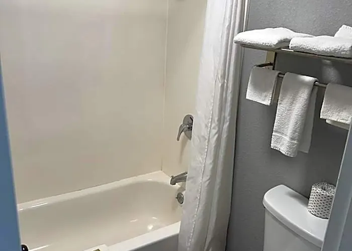 Budgetel & Inn 2*